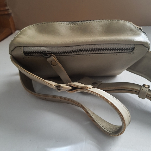 MANDRN Remy Belt Bag - Picture 2 of 6